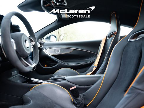 Used 2023 McLaren Artura image 22
