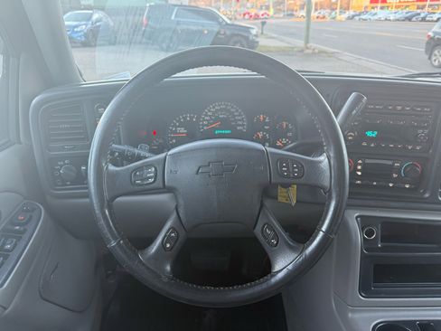 Used 2005 Chevrolet Avalanche 2500 w/ Preferred Equipment Group image 32