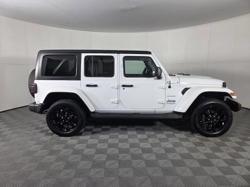 Used 2022 Jeep Wrangler Unlimited Sahara AWD/4WD image 5