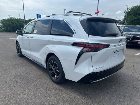 New 2026 Toyota Sienna Platinum AWD/4WD image 7