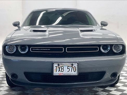Used 2019 Dodge Challenger SXT RWD image 2