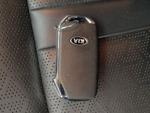 Used 2022 Kia Sorento S FWD image 32