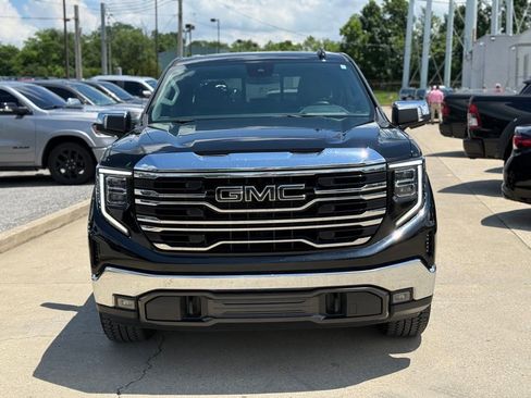 Used 2023 GMC Sierra 1500 SLT w/ SLT Convenience Package AWD/4WD image 3