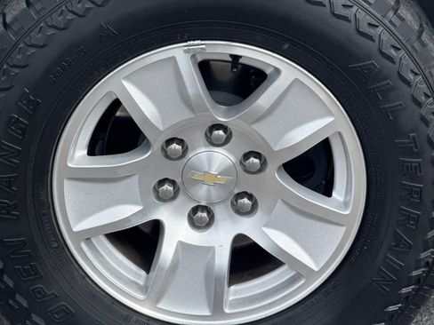 Used 2017 Chevrolet Silverado 1500 LT w/ All Star Edition AWD/4WD image 25