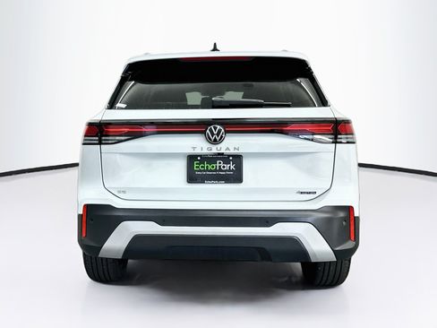 Used 2026 Volkswagen Tiguan SE AWD/4WD image 7