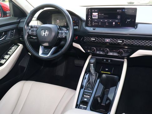 Used 2025 Honda Accord Touring image 9
