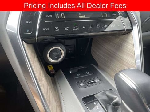 Used 2023 Toyota Venza Limited AWD/4WD image 33