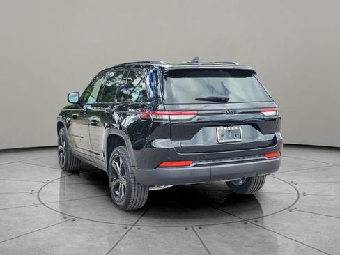 Certified 2024 Jeep Grand Cherokee Altitude AWD/4WD image 10