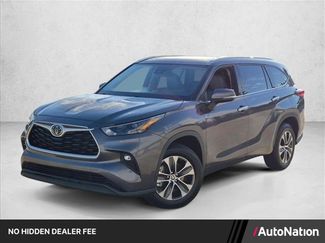 Used 2022 Toyota Highlander XLE FWD video 1