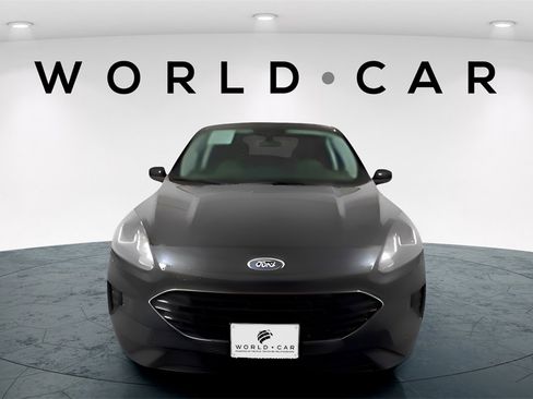 Used 2022 Ford Escape SE w/ SE Sport Appearance Package image 2