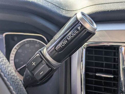 Used 2017 Nissan Titan SV image 11