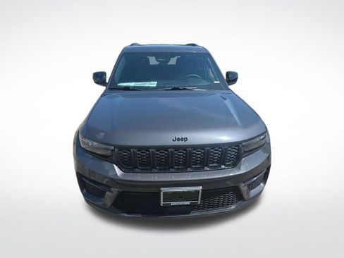Used 2023 Jeep Grand Cherokee Altitude AWD/4WD image 7