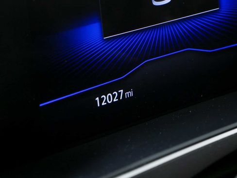 Used 2024 Volkswagen Tiguan SE R-Line image 11