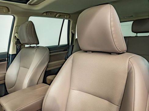 Used 2023 Lexus GX 460 Premium w/ Accessory Package AWD/4WD image 35