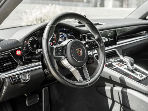 Used 2020 Porsche Panamera 4 image 9