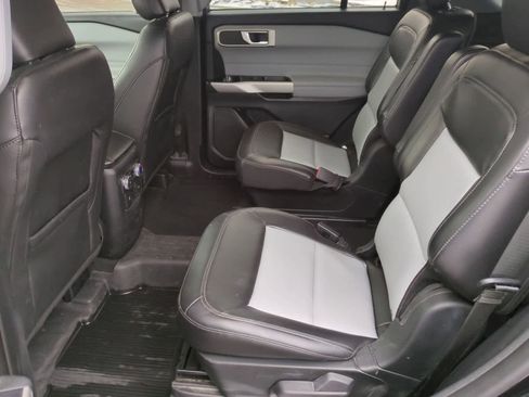Used 2022 Ford Explorer XLT w/ Equipment Group 202A image 19