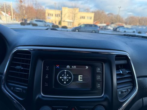 Used 2015 Jeep Grand Cherokee Laredo w/ Quick Order Package 23E image 13