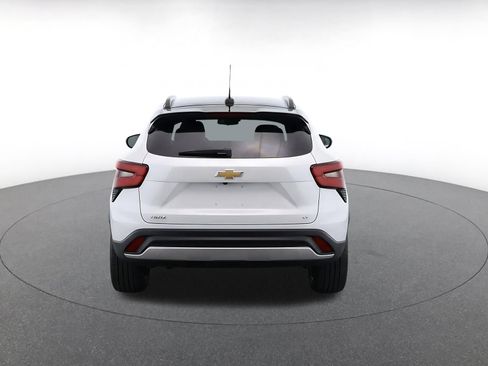 Used 2025 Chevrolet Trax LT FWD image 7
