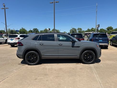New 2026 Volkswagen Atlas Cross Sport SEL R-Line AWD/4WD image 4