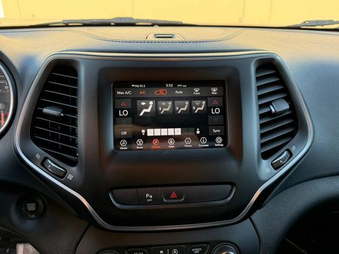 Used 2020 Jeep Cherokee Latitude Plus FWD image 22