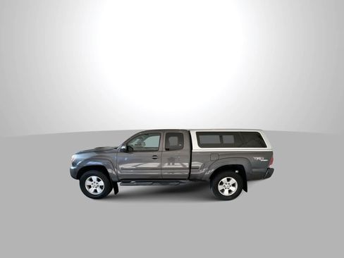 Used 2013 Toyota Tacoma 4x4 Access Cab V6 w/ TRD Sport Pkg image 5