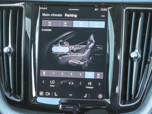 Used 2025 Volvo XC60 B5 Plus image 15