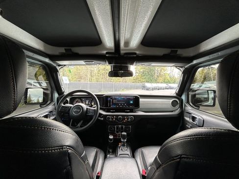 Used 2024 Jeep Wrangler Unlimited AWD/4WD image 24
