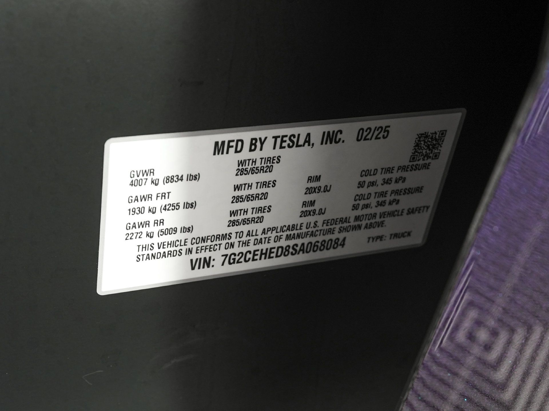 Used 2025 Tesla Cybertruck AWD Crew Cab image 40