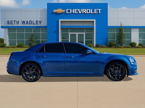 Used 2022 Chrysler 300 Touring L RWD image 8