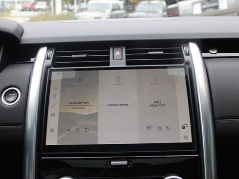 Certified 2025 Land Rover Discovery S image 22