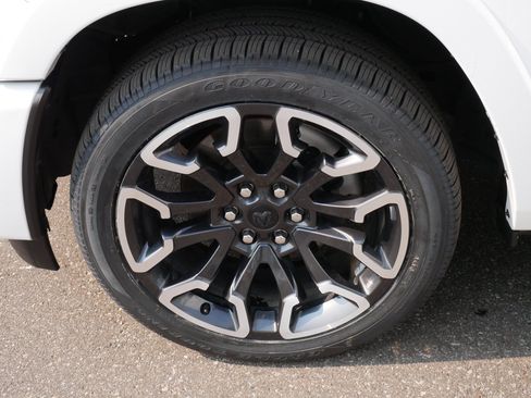 Used 2025 RAM 1500 Limited AWD/4WD image 15