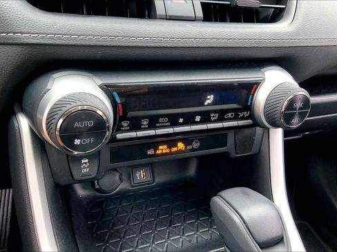 Used 2024 Toyota RAV4 XLE w/ Convenience Package image 33