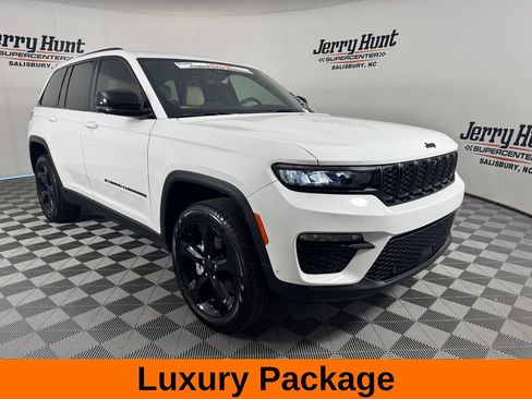 Used 2025 Jeep Grand Cherokee Limited w/ Luxury Tech Group II image 6