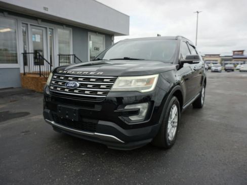 Used 2016 Ford Explorer XLT w/ Equipment Group 202A AWD/4WD image 1
