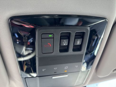 New 2025 Mitsubishi Outlander SE image 12