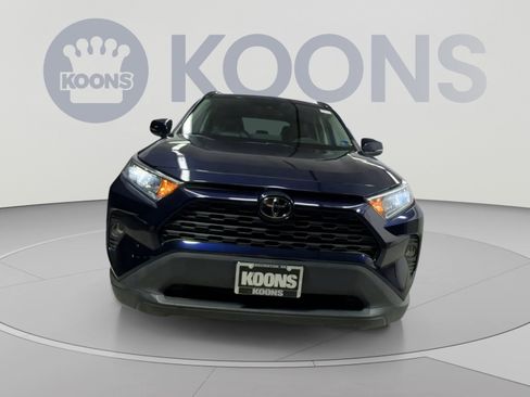 Used 2021 Toyota RAV4 XLE Premium AWD/4WD image 4