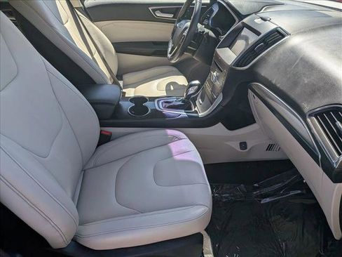 Used 2018 Ford Edge Titanium w/ Technology Package image 21