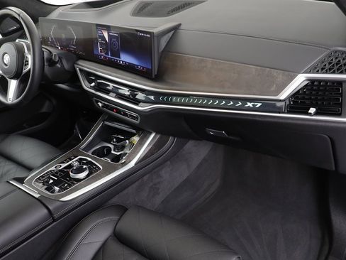 Certified 2025 BMW X7 xDrive40i w/ Executive Package image 22