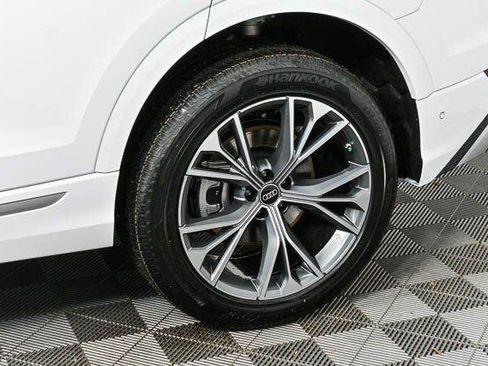 Used 2025 Audi Q8 Premium AWD/4WD image 30