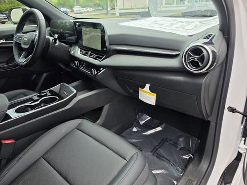 New 2026 Chevrolet Equinox LT w/ Convenience Package II FWD image 13