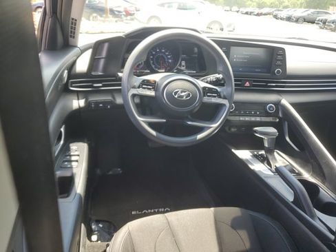 Used 2022 Hyundai Elantra SEL w/ Preferred Accessory Package FWD image 10