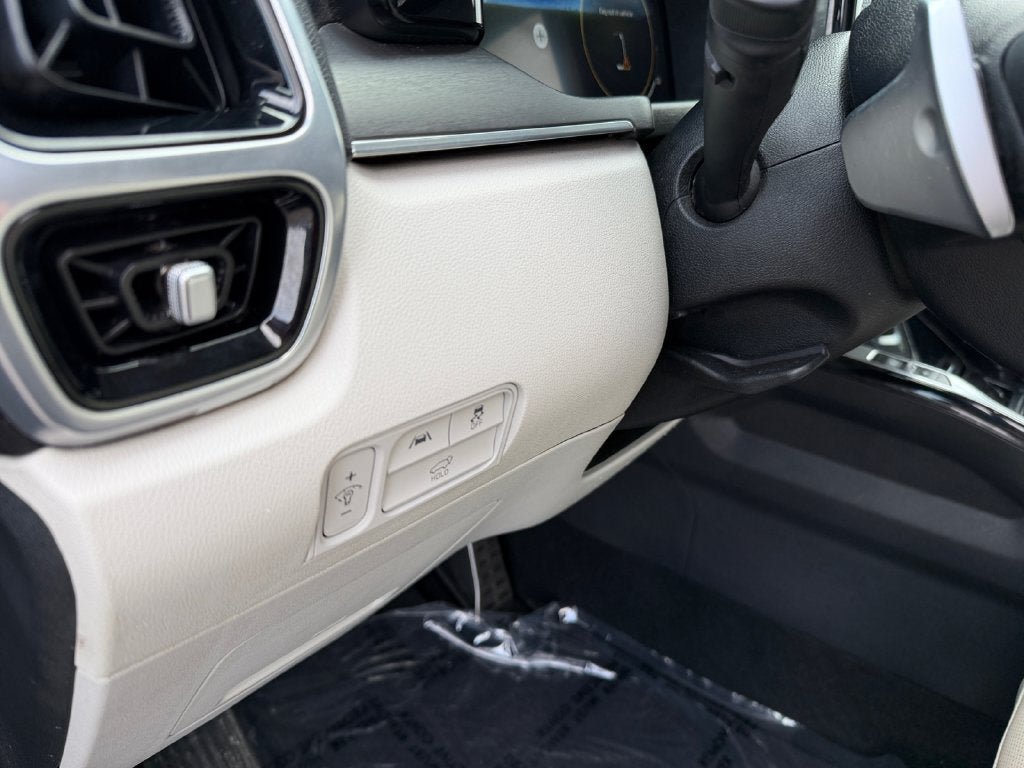 Used 2023 Kia Sorento SX Prestige w/ Panoramic Sunroof Package AWD/4WD image 19