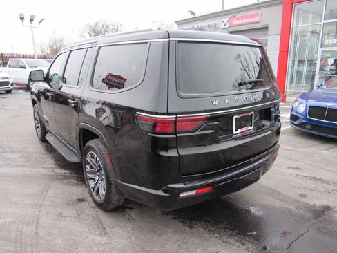 Used 2024 Jeep Wagoneer Series II w/ Flexible Seating Group image 7