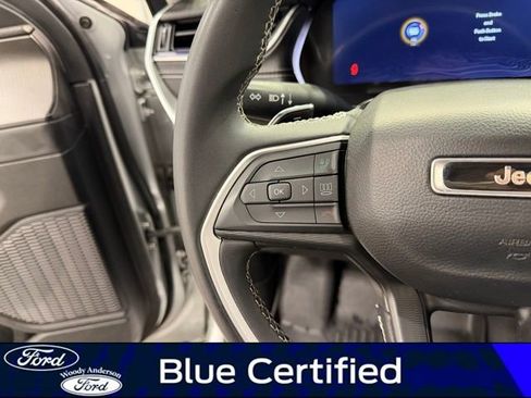 Used 2023 Jeep Grand Cherokee L Laredo AWD/4WD image 11