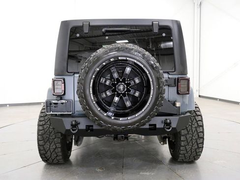 Used 2014 Jeep Wrangler Unlimited Sahara w/ Connectivity Group AWD/4WD image 6
