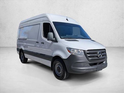 Used 2024 Mercedes-Benz Sprinter 2500 image 3
