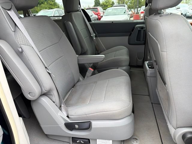 Used 2009 Chrysler Town & Country Touring w/ Entertainment Group #2 FWD image 24
