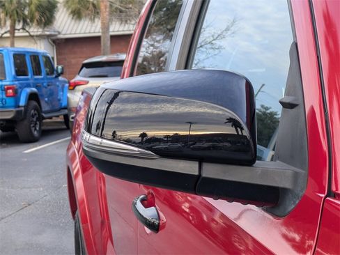 Used 2017 Toyota Tacoma TRD Sport image 13