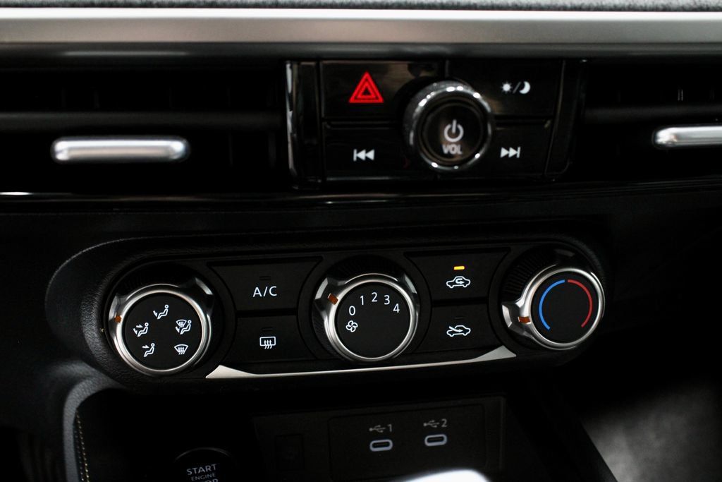 Certified 2025 Nissan Kicks SV AWD/4WD image 30