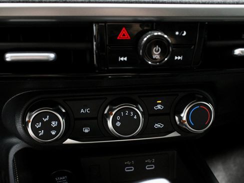 Certified 2025 Nissan Kicks SV AWD/4WD image 30
